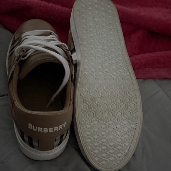 Burberry Tan Sneakers with Black Accents - Picture 4 of 4